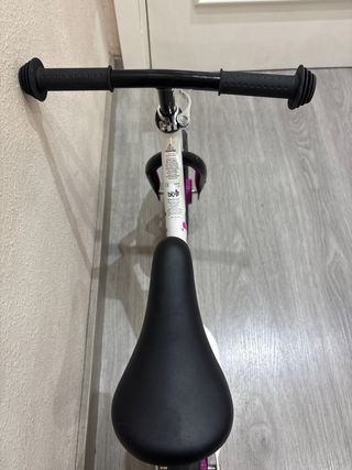 Bicicleta sin pedales como nueva