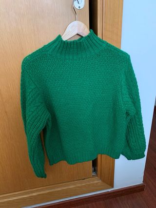 Jersey verde y vestido estampado