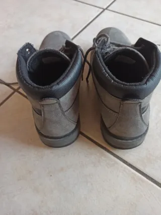 Stivaletti da uomo in nabuk grigio