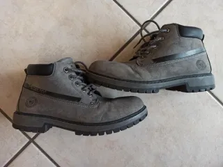 Stivaletti da uomo in nabuk grigio