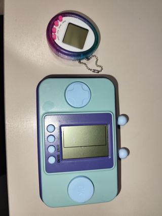 Consola Mini TV + Llavero Tamagotchi