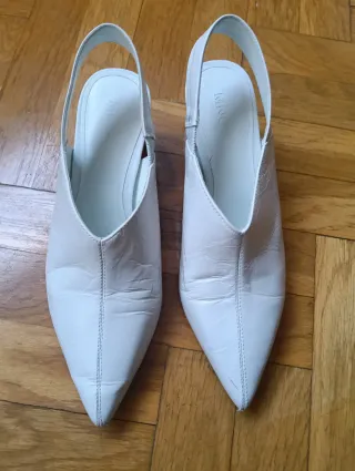 Zuecos de piel blancos