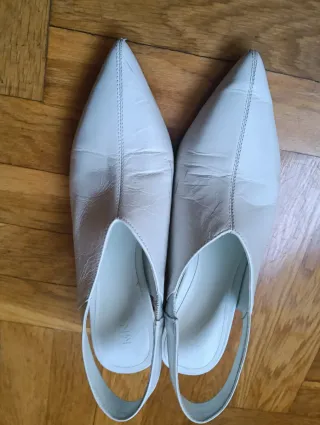 Zuecos de piel blancos
