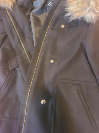 Abrigo paño negro con capucha