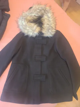 Abrigo paño negro con capucha