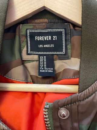Chaqueta Bomber Camuflaje Forever 21