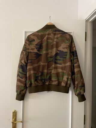 Chaqueta Bomber Camuflaje Forever 21