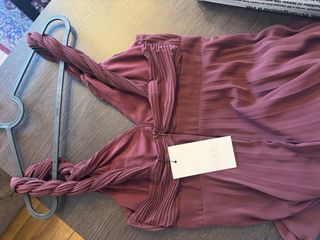 Vestido Zara midi plisado morado