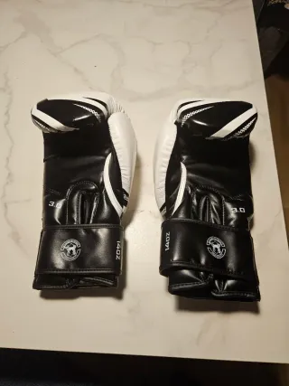 Guantes de Boxeo VENUM Blancos