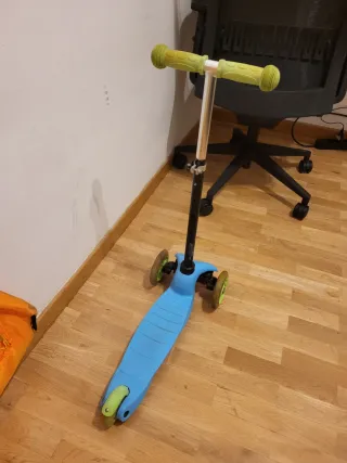 Patinete 3 Ruedas con Luces + Casco btwin500