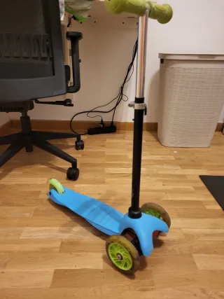 Patinete 3 Ruedas con Luces + Casco btwin500