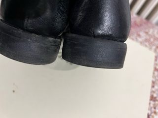 Scarponcini neri donna con borchie e perle davanti