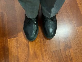 Scarponcini neri donna con borchie e perle davanti