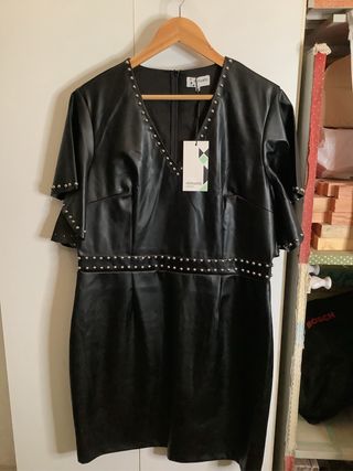 Vestido Minueto negro con tachuelas