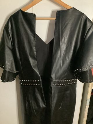 Vestido Minueto negro con tachuelas