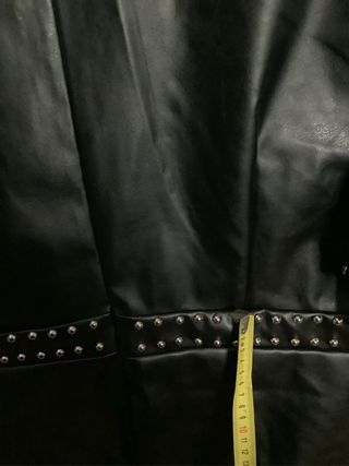 Vestido Minueto negro con tachuelas