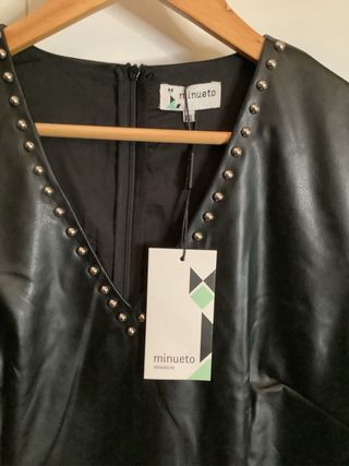 Vestido Minueto negro con tachuelas