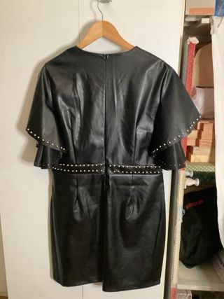 Vestido Minueto negro con tachuelas