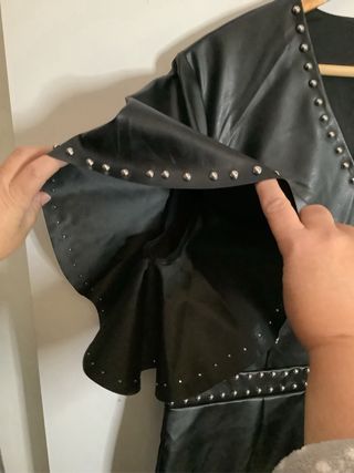 Vestido Minueto negro con tachuelas