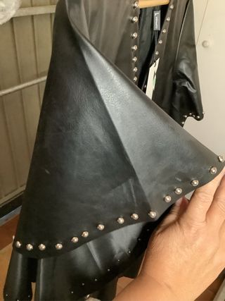 Vestido Minueto negro con tachuelas