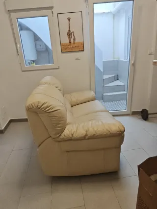 Sofá de piel 2 plazas beige