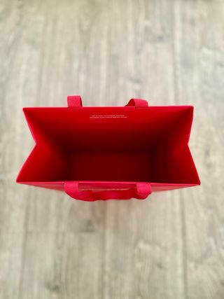 Clarins bolsa de cartón roja