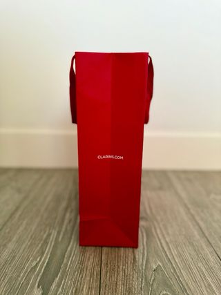 Clarins bolsa de cartón roja