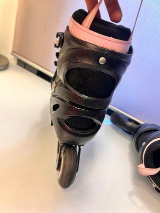 Patines en línea infantiles negros y rosas