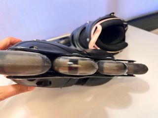 Patines en línea infantiles negros y rosas