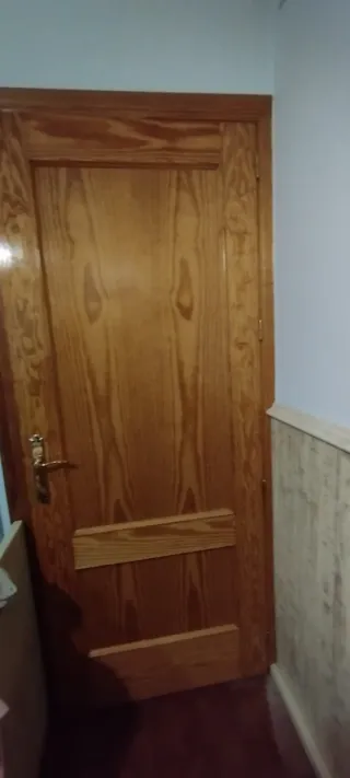 TRES Puertas de madera interior de color pino