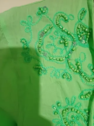 Vestito estivo verde con ricami