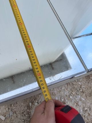 Armario de pared blanco con espejo