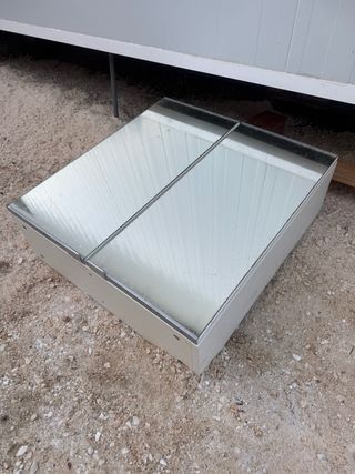 Armario de pared blanco con espejo