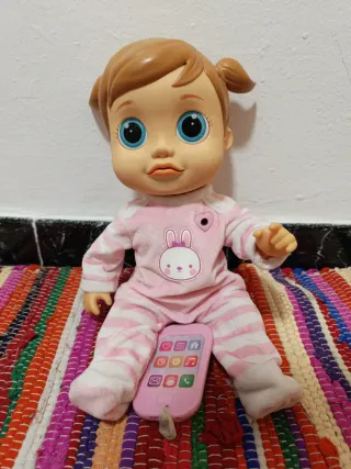 Muñeca interactiva Peque beby Emma con pijama rosa