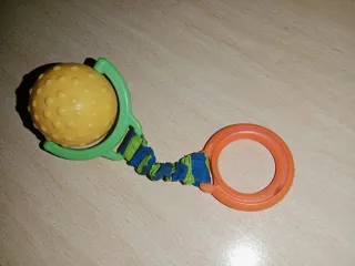 Sonajero para bebé con aro