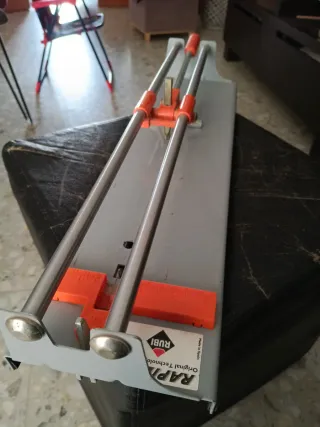 Cortador de azulejos Rapid 42 de la marca Rubi