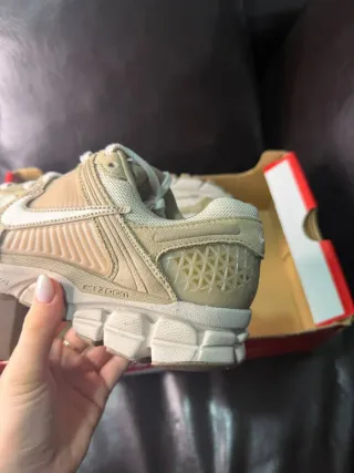 Nike Zoom Vomero 5 Beige/Bianco
