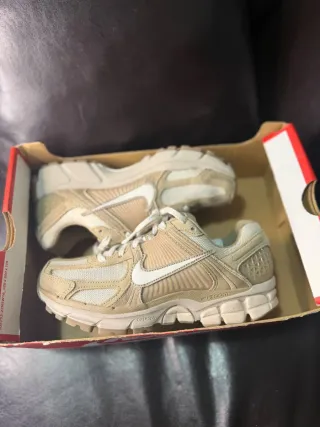 Nike Zoom Vomero 5 Beige/Bianco