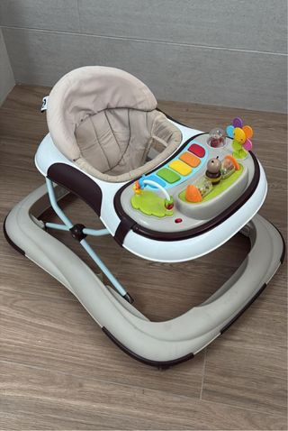 Andador para bebé con juguetes
