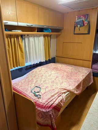 caravana Knaus Vimara con avancé y sobreavancé.