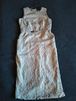 Vestido de encaje beige