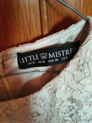 Vestido de encaje beige