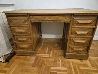 Mesa de despacho de madera