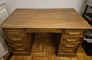 Mesa de despacho de madera
