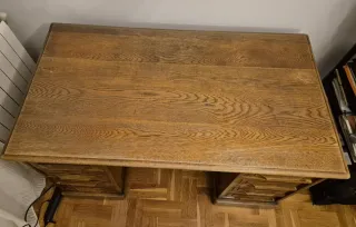 Mesa de despacho de madera