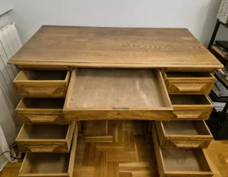 Mesa de despacho de madera