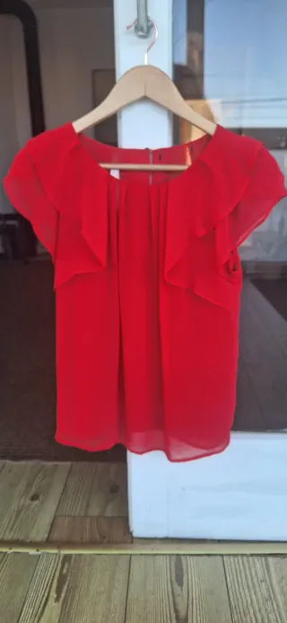 Camisa Zara roja volantes