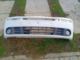 Paragolpes, rejilla y faros Opel Vivaro 2006