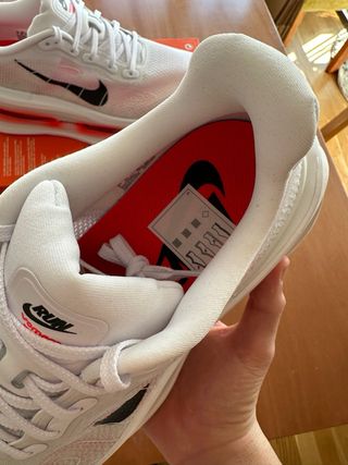 Nike Vomero Premium “White Red”