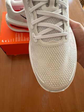 Nike Vomero Premium “White Red”